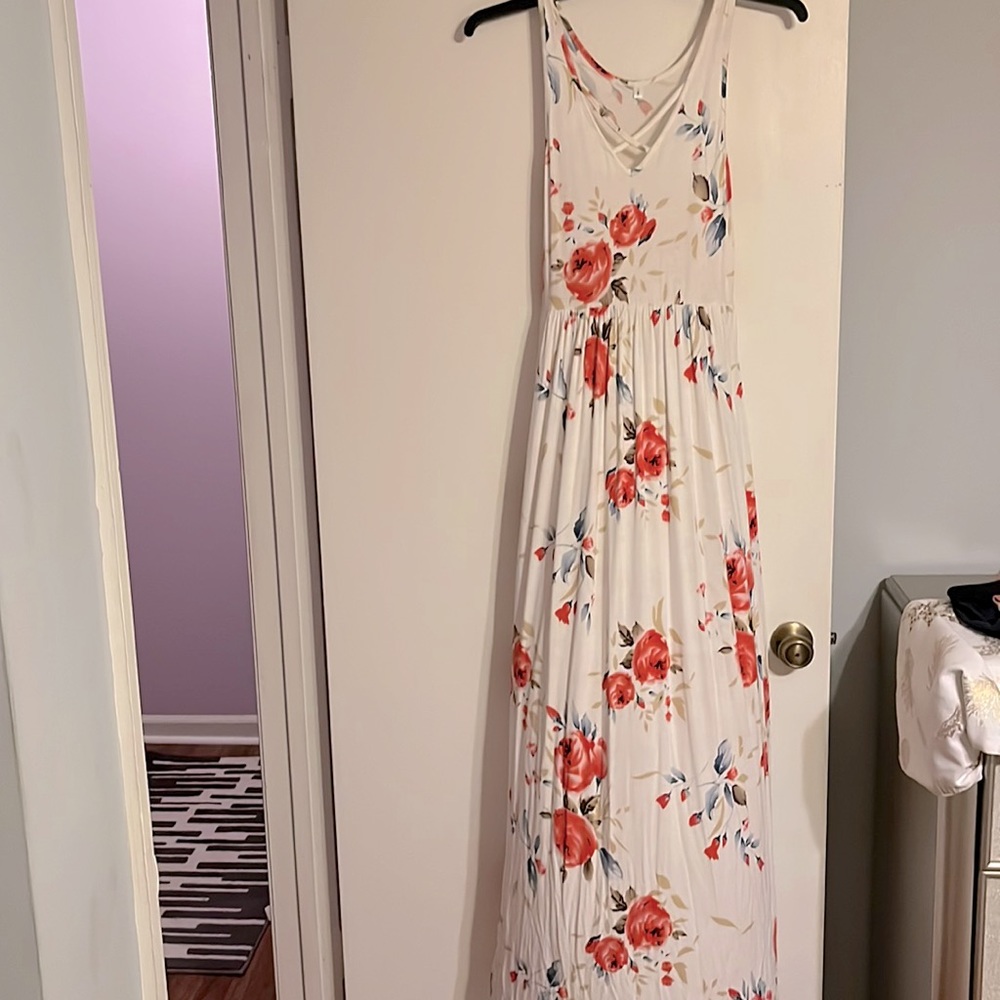Amazing floor length floral dress. Criss Cross front to add a touch of classy!